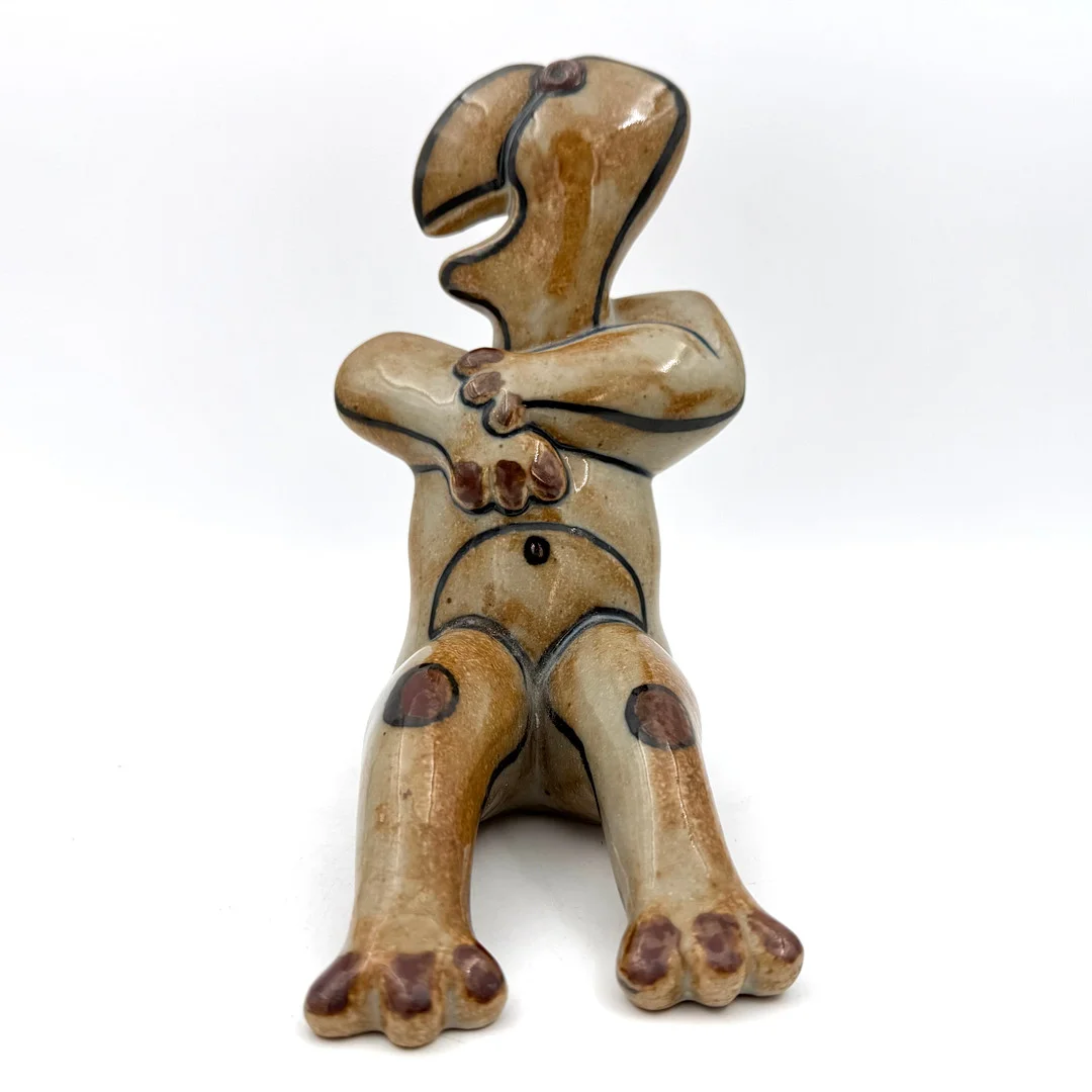 STEN LYKKE MADSEN (Danmark, född 1937). Skulptur, föreställande surrealistisk figur, glaserat stengods. Stämplad för Bing & Grøndahl, modellnummer 7046. — European — Skandia Auktion