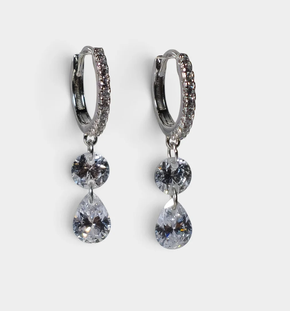 Aros en plata con circonitas. — Earrings — Barcelona Auctions