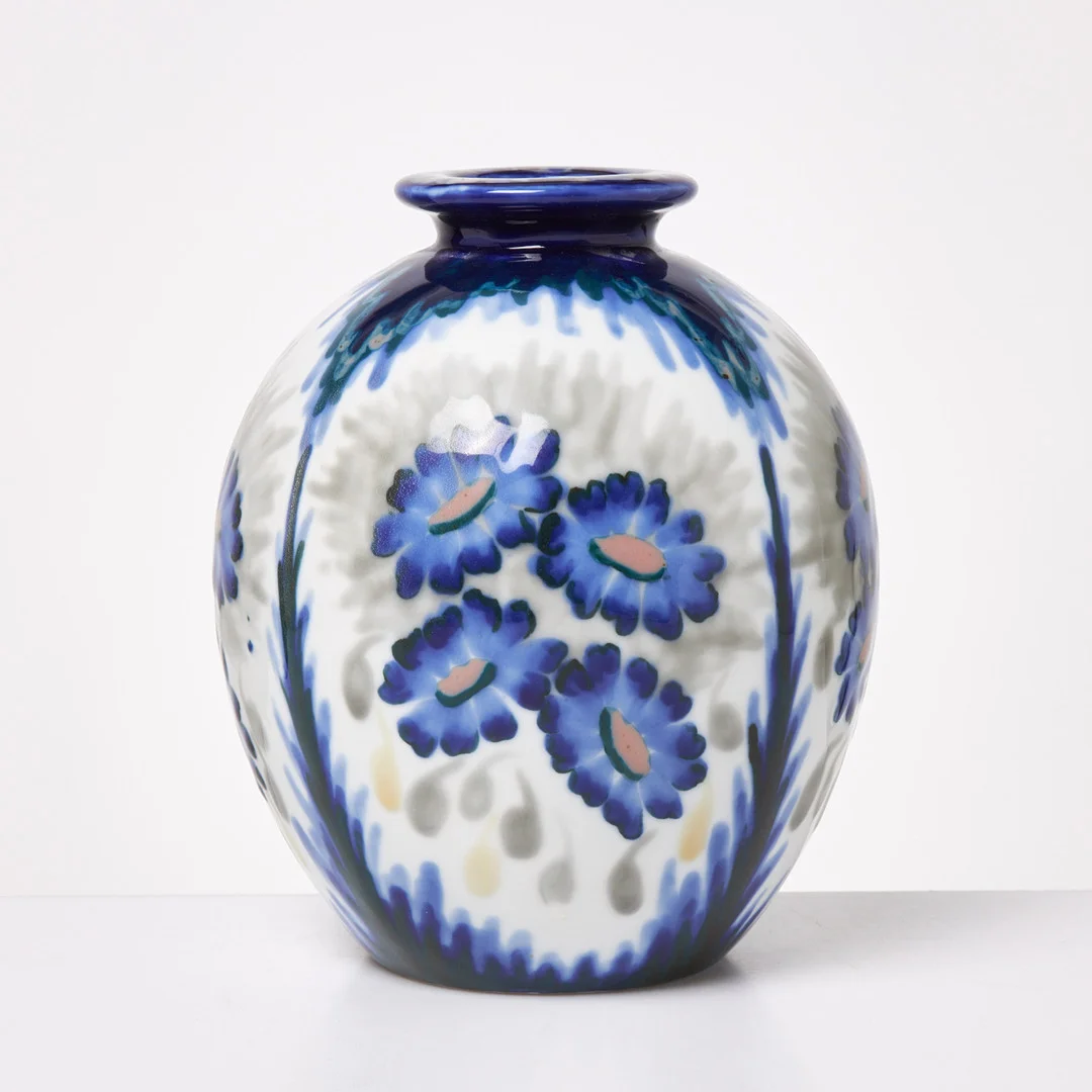 CAMILLE THARAUD. Vas, Limoges, Frankrike, dekor av blommor. — European — Stockholms Auktionsverk Sickla