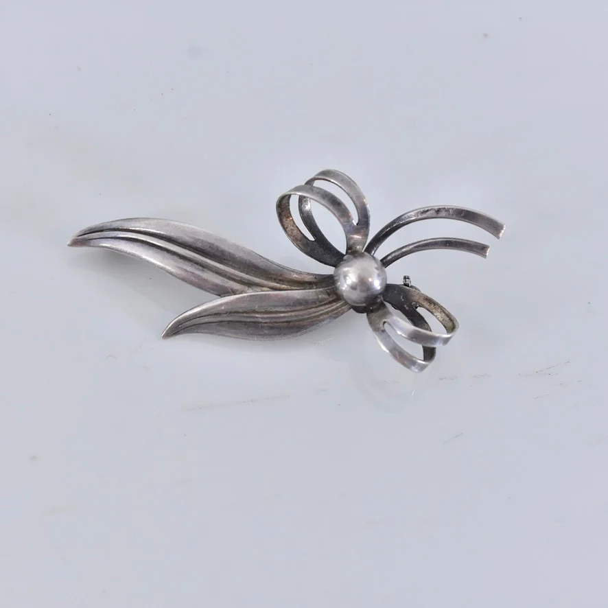 BROSCH, silver, Herman Siersbol, Danmark. — Brooches & Pendants — Halmstads Auktionskammare