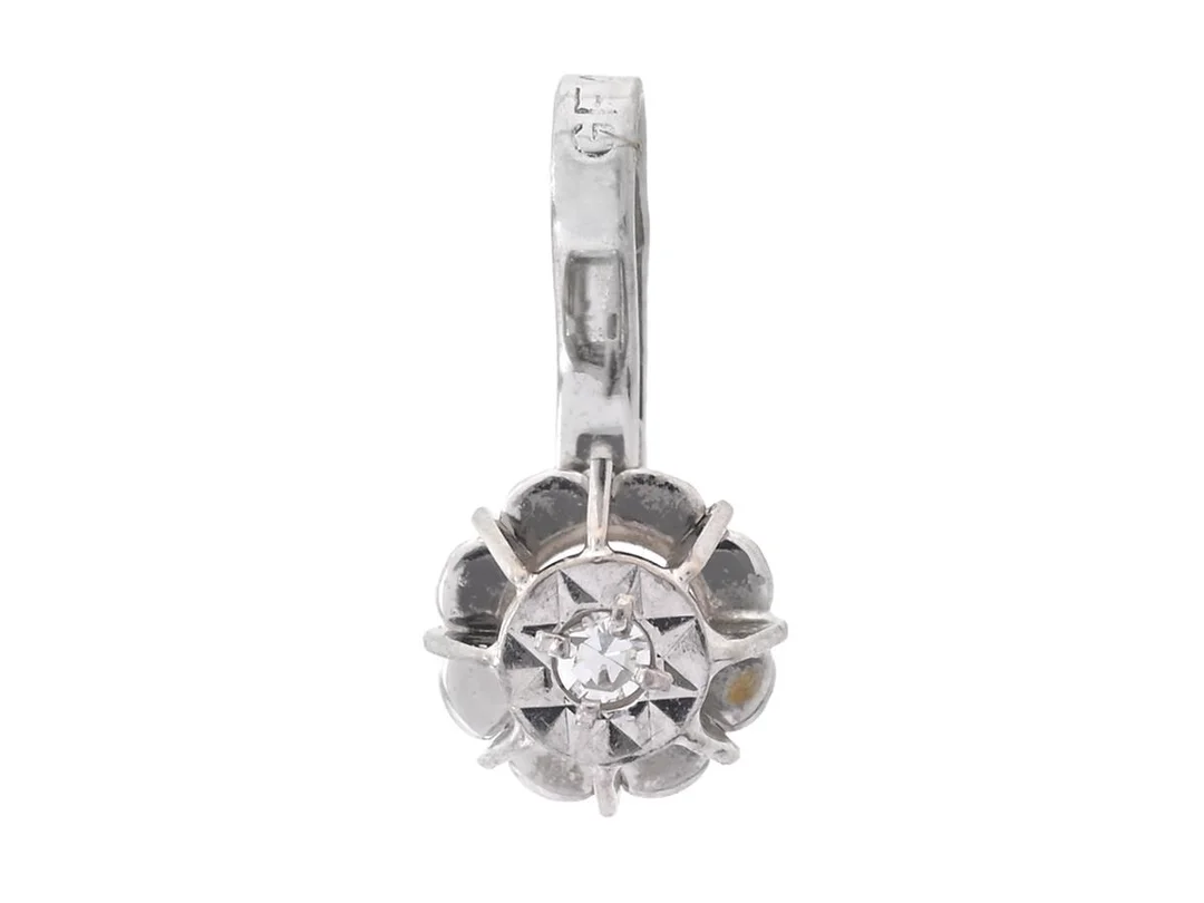 ENSTENSHÄNGE, 18K vitguld, åttkantslipad diamant ca 0,01 ct, höjd inkl. ögla 1 cm, vikt ca 0,4 g. — Smycken/Enstenshänge — Kaplans