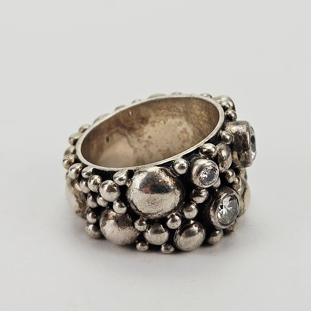 RING, silver, med stenar, Moment 23. — Rings — Auktionshuset Thörner & Ek