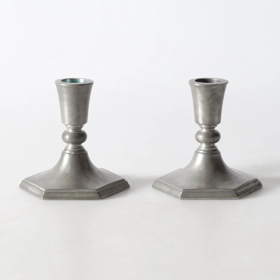 LJUSSTAKAR, 1 par, tenn, Just Andersen, Danmark. — Candlesticks — Gomér & Andersson Nyköping