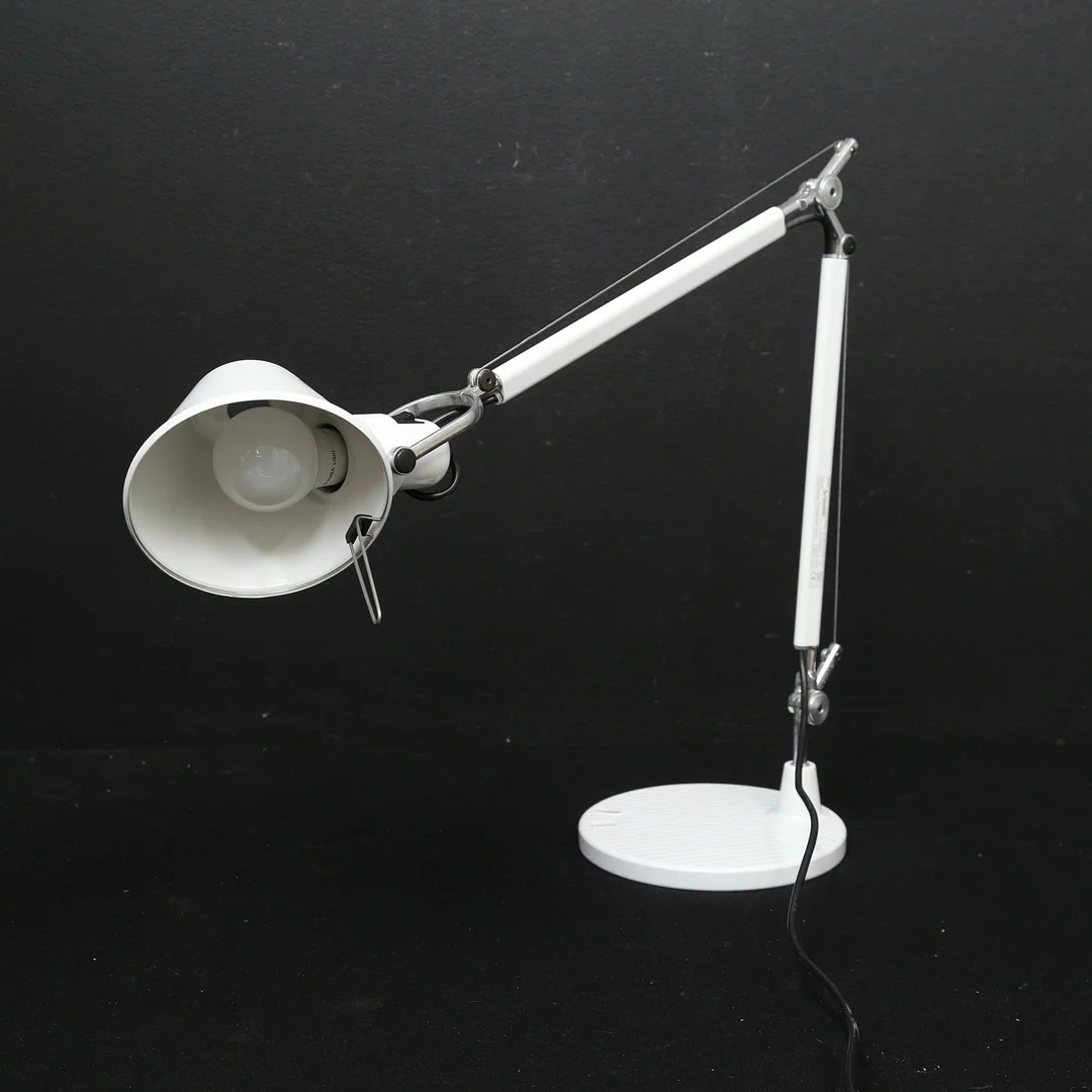 MICHELE DE LUCCHI & GIANCARLO FASSINA. Tolomeo, skrivbordslampa, för Artemide. — Table Lamps — Gomér & Andersson Linköping