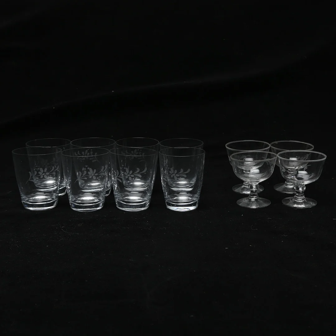 GLAS, totalt 12 delar, olika sorter. — Tableware — Kalmar Auktionsverk