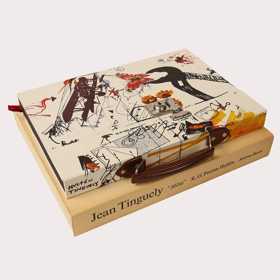 JEAN TINGUELY (SCHWEIZ, 1925-1991) & PONTUS HULTÉN. "Méta", bok med text av Pontus Hultén, omslag och illustrationer av Jean Tinguely, Propläen Verlag Berlin, Tryckerigruppen Malmö, 1972. — Books — Limhamns Auktionsbyrå
