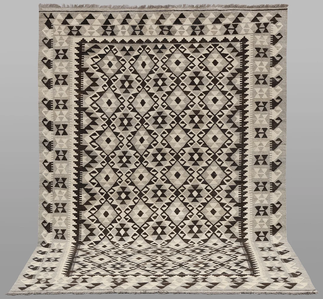 ORIENTMATTA. Kelim naturfärgad, 251 x 162 cm. — Oriental Carpets & Textiles — Gomér & Andersson Linköping