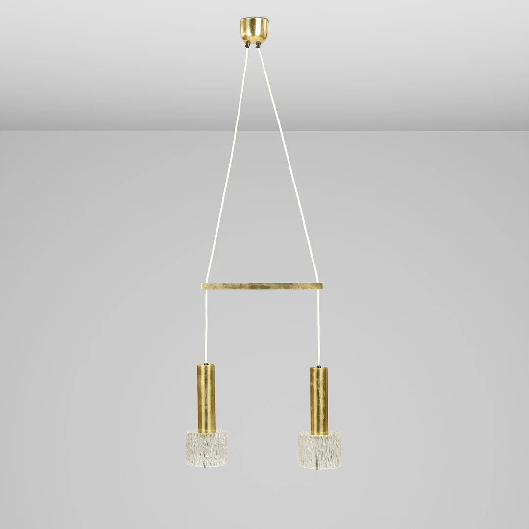 CARL FAGERLUND. LOFTSLAMPE med to pendler af glas og messing. Sverige. — Ceiling lights — Palsgaard Kunstauktioner