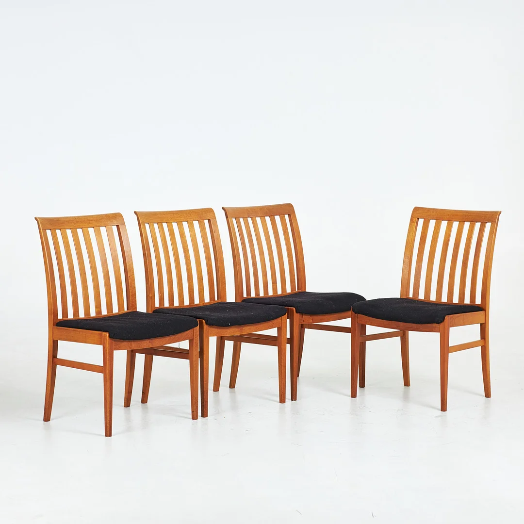 ALF SVENSSON. Stolar, 4 st, stommar i valnöt, sits i textil, Bjästa Snickerifabrik. — Armchairs & Chairs — Stockholms Auktionsverk Sickla