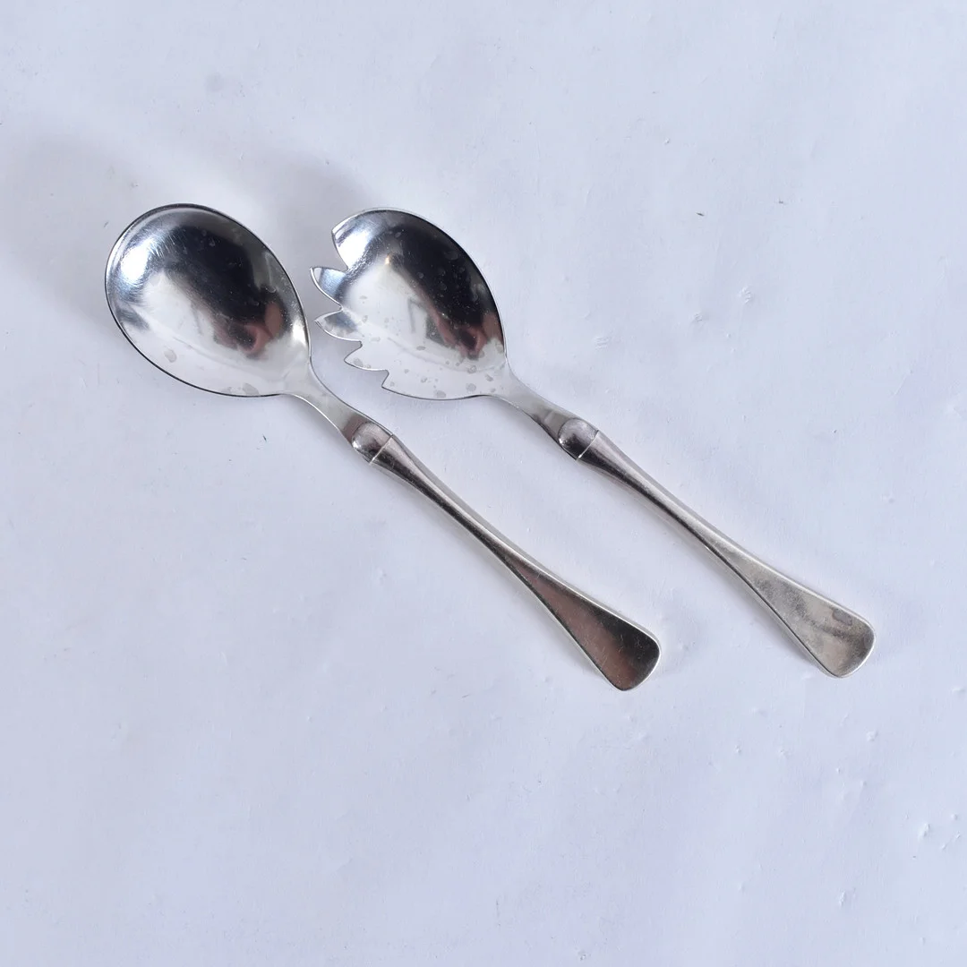 UPPLÄGGNINGSBESTICK, 1 par, silver och rostfritt stål. — Silver — Halmstads Auktionskammare