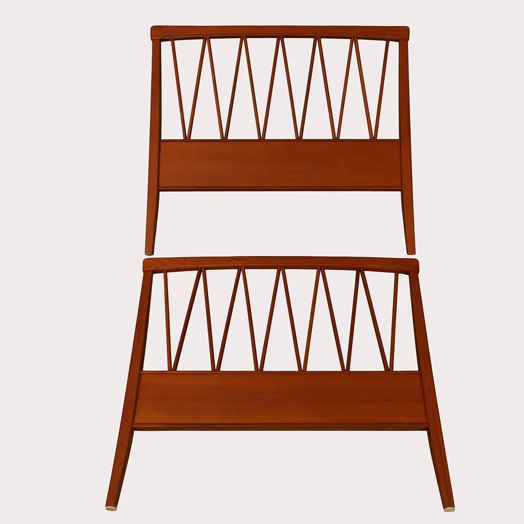 CARL MALMSTEN. Sänggavlar, 2 delar, teak. — Other — Limhamns Auktionsbyrå