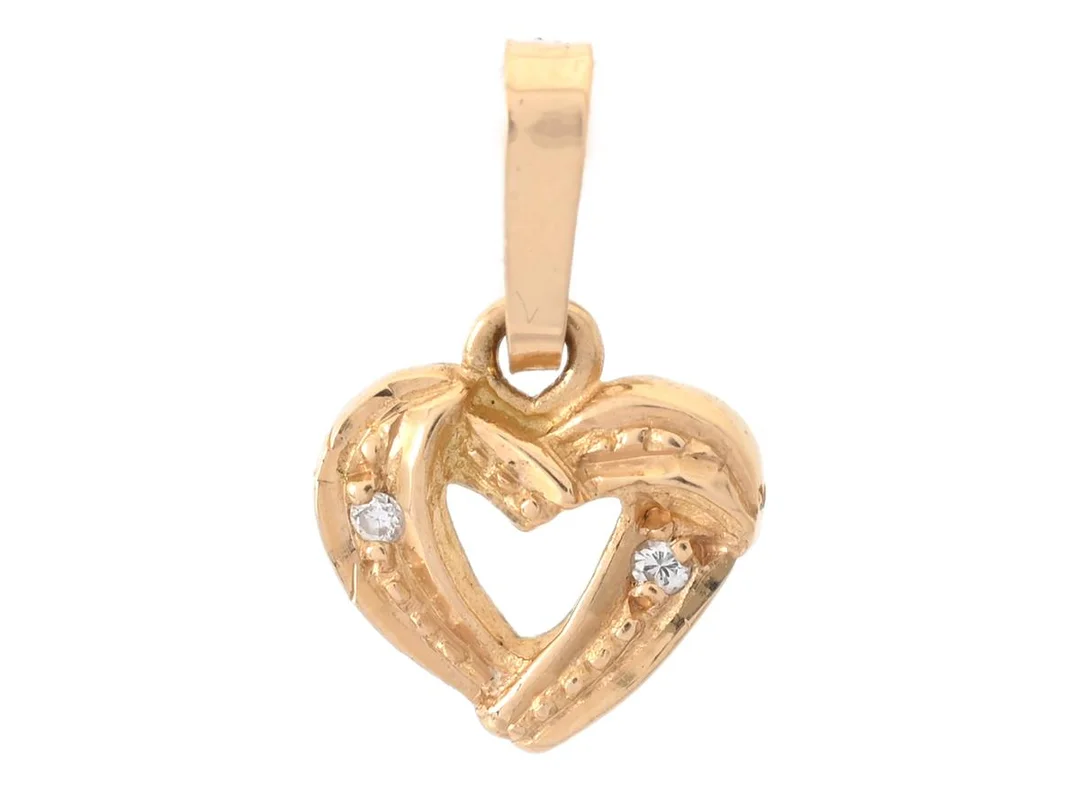 HÄNGE, 18K guld, 2 st briljantslipade diamanter, hjärta, höjd ink. ögla 1,3 cm, vikt ca 0,8 g. — Smycken/Hänge — Kaplans