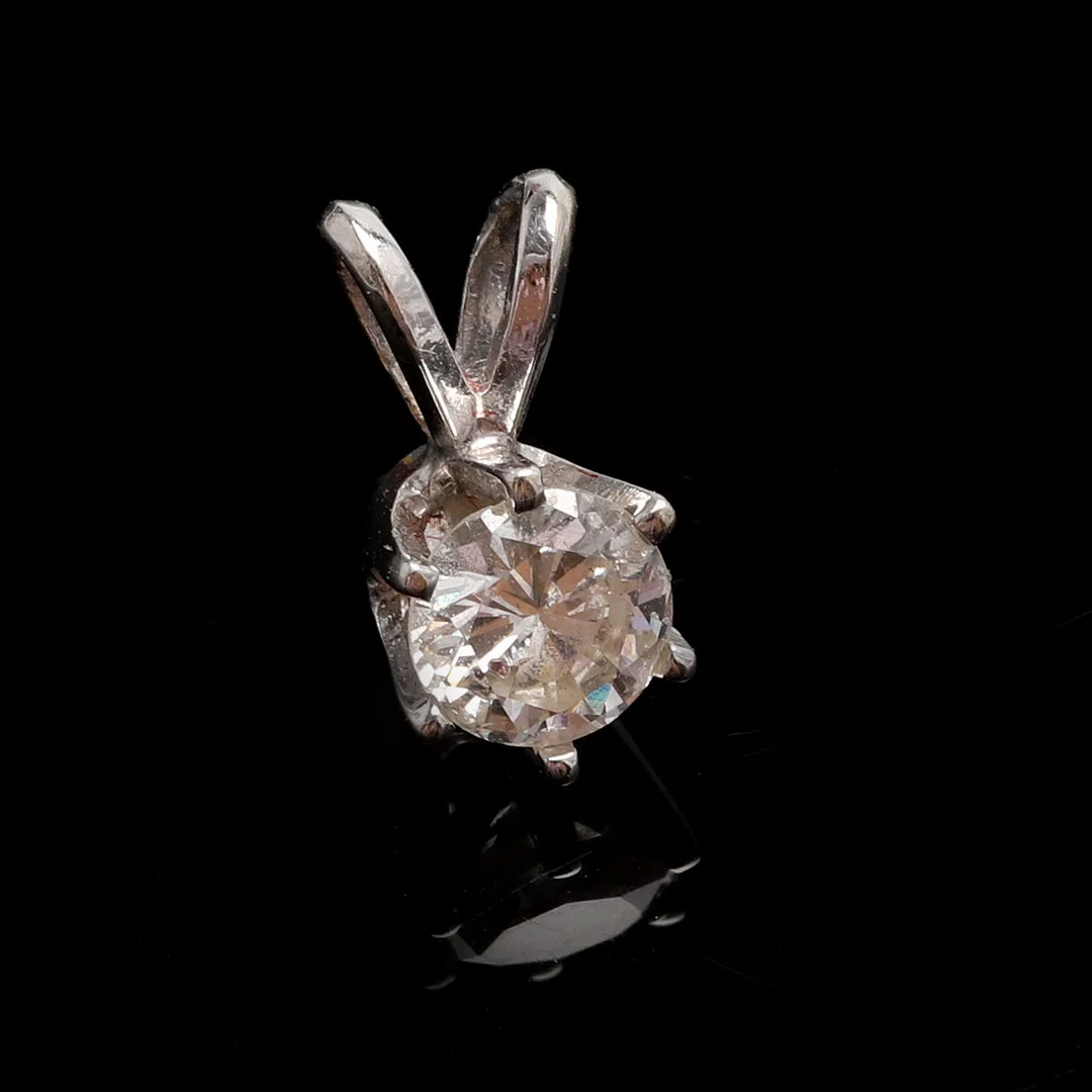 HÄNGE, 14 K vitguld. Med briljant ca 0,30 ct. — Brooches & Pendants — Crafoord Auktioner Malmö