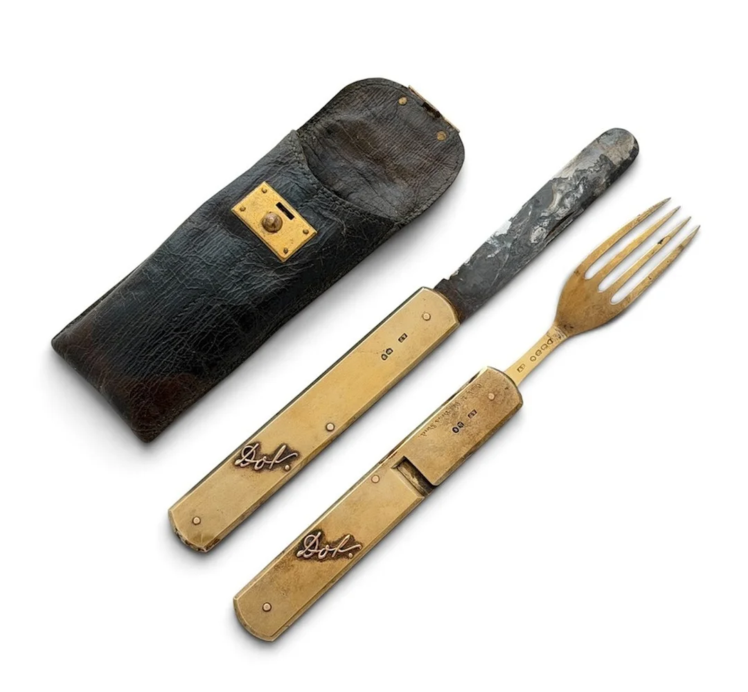 A LATE-VICTORIAN SILVER-GILT TRAVELLING FOLDING KNIFE AND FORK. — Silver — Griffin’s Auctioneers
