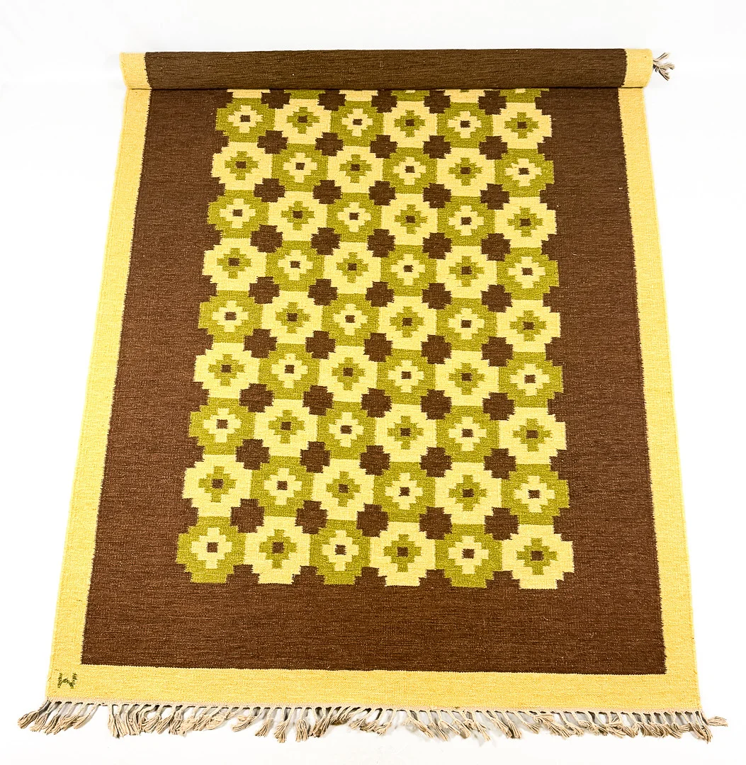 MATTA, rölakan, signerad. — European Carpets & Textiles — Auktionshuset STO Bohuslän
