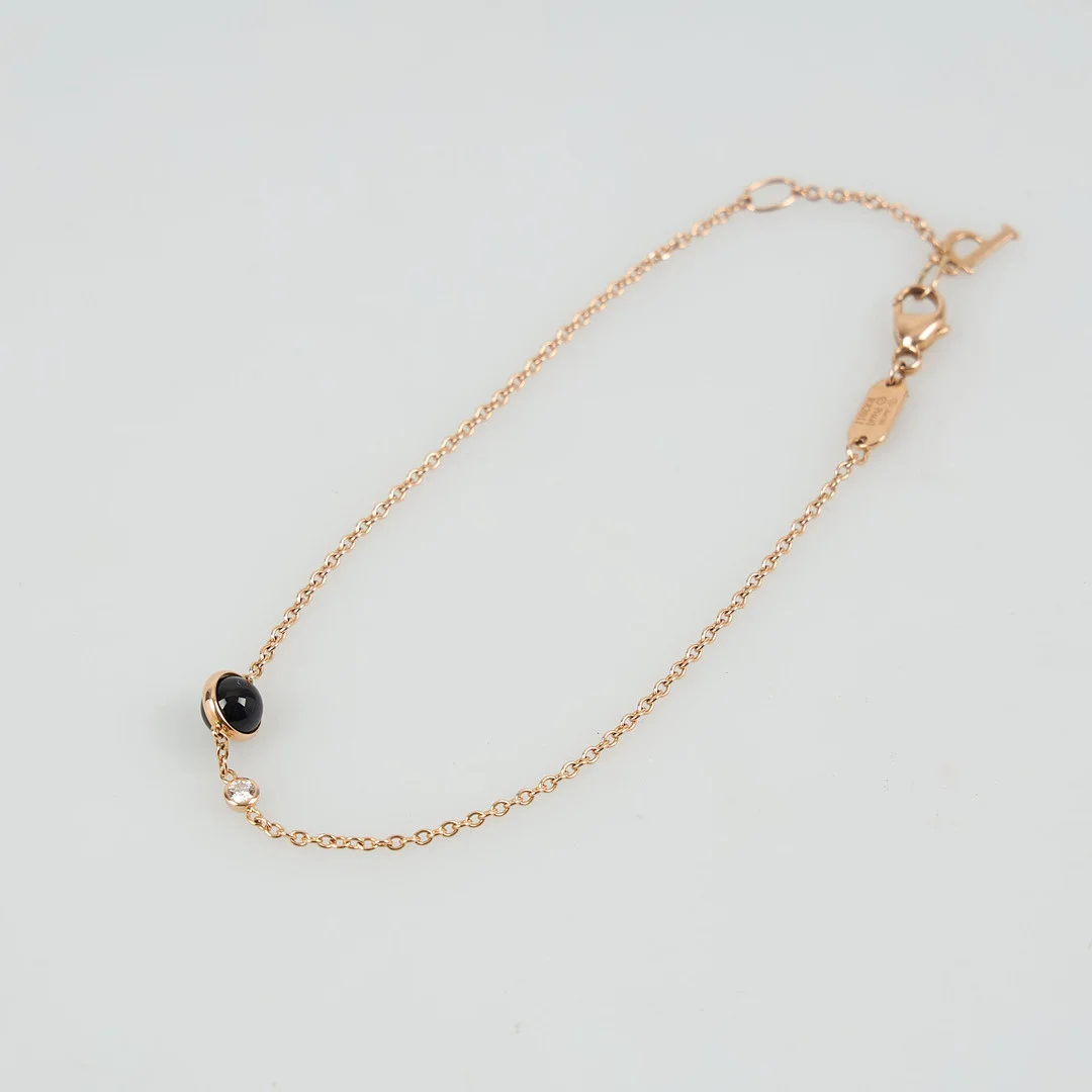 PIAGET, Armband, "Possession", 18K rose guld, diamant och onyx. — Bracelets — Stockholms Auktionsverk Helsinki
