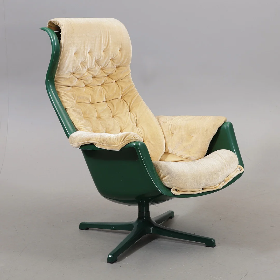 ALF SVENSSON OCH YNGVAR SANDSTRÖM. Fåtölj, ''Galaxy'', plast, Dux. — Armchairs & Chairs — Växjö Auktionskammare