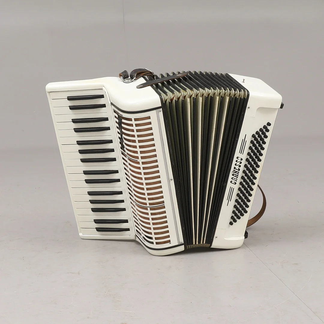 DRAGSPEL, "Granesso", Hagström, 1900-talets mitt. — Musical instruments — RA Auktionsverket Norrköping