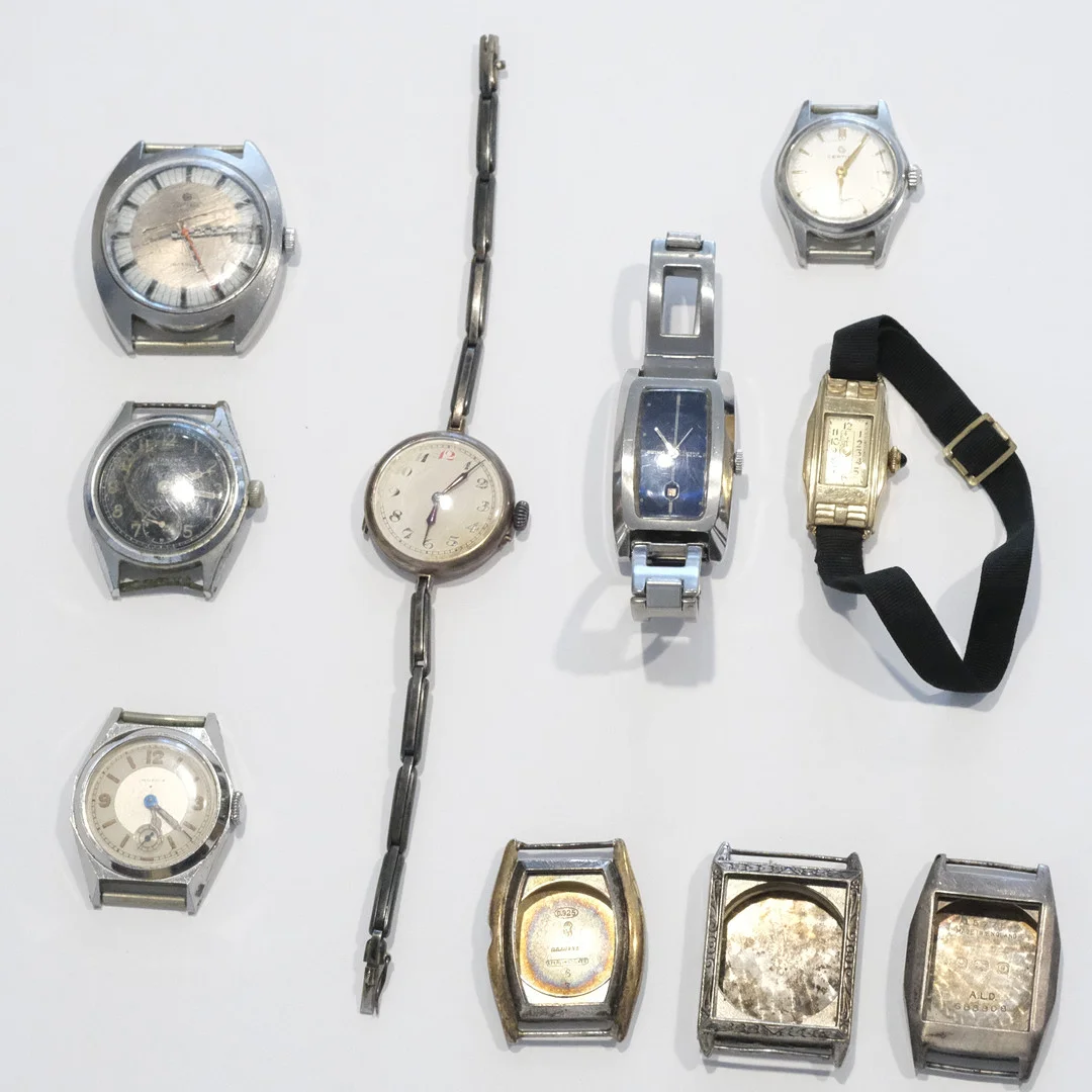 SAMLING ARMBANDSUR OCH SILVERBOETTER. — Wristwatches — Björnssons Auktionskammare