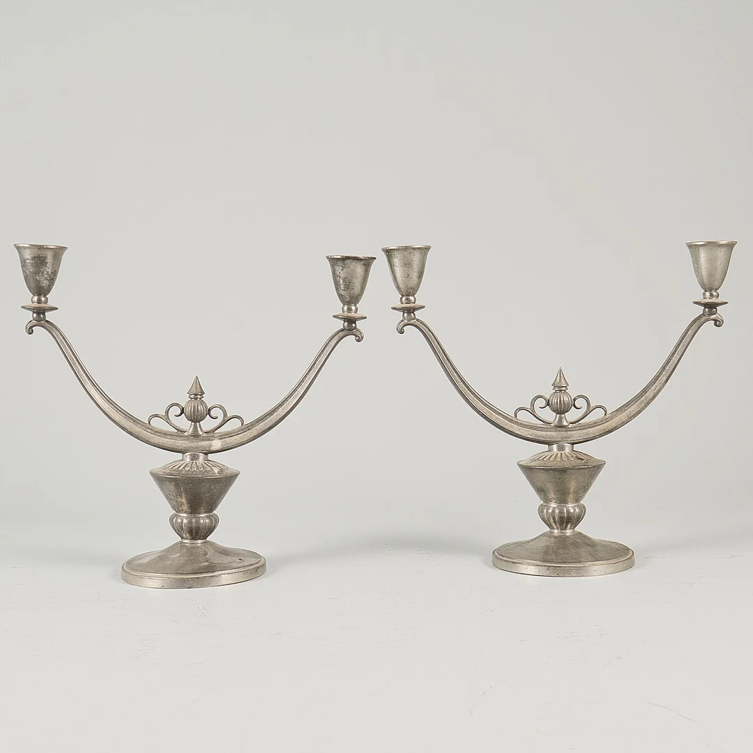 LJUSSTAKAR, ett par, Just. — Candlesticks — Metropol Auktioner