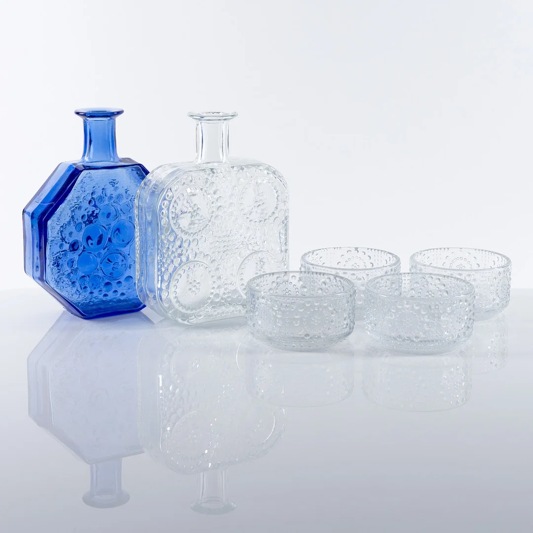 NANNY STILL. Vaser/flaskor, 2 st samt skålar, 4 st, "Grapponia" "Stella Polaris", Rihimäki, Finland 1900-talets mitt. — Utility glass — Auktionshuset Kolonn