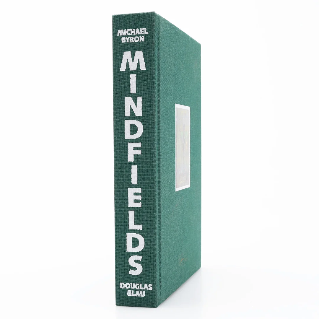 ANDERS TORNBERG GALLERY. DEN AMERIKANSKE KONSTNÄREN MICHAEL BYRONS MINDFIELDS MED 100 KOLORERADE PLANSCHER UTGIVEN I SAMBANDMED EN UTSTÄLLNING PÅ ANDERS TORNBERG GALLERY 1984. SIGNERAD AV MICHAEL BYRON. — Books — Crafoord Auktioner Lund