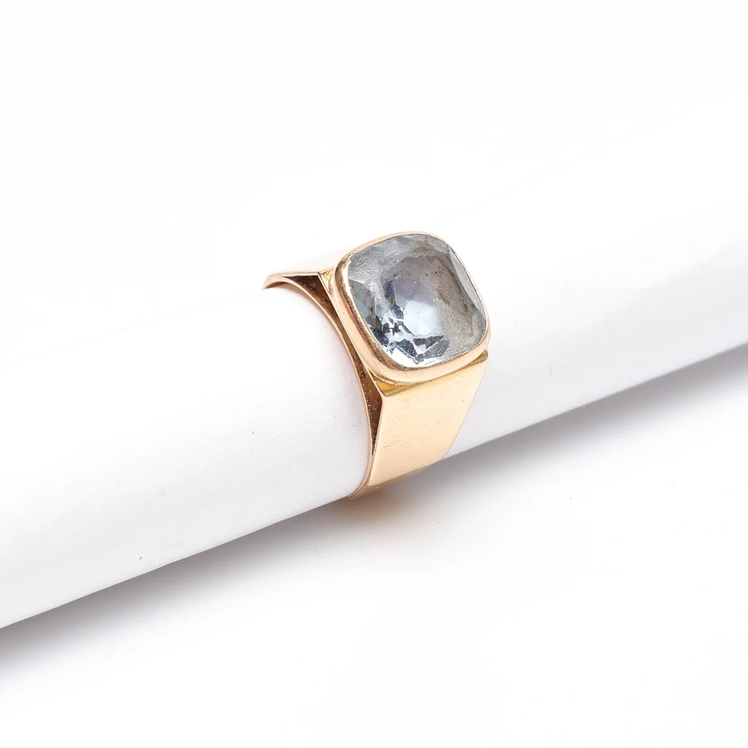 RING, med blå sten, 18K, Guld, vikt cirka 4 gram. — Rings — Gomér & Andersson Linköping