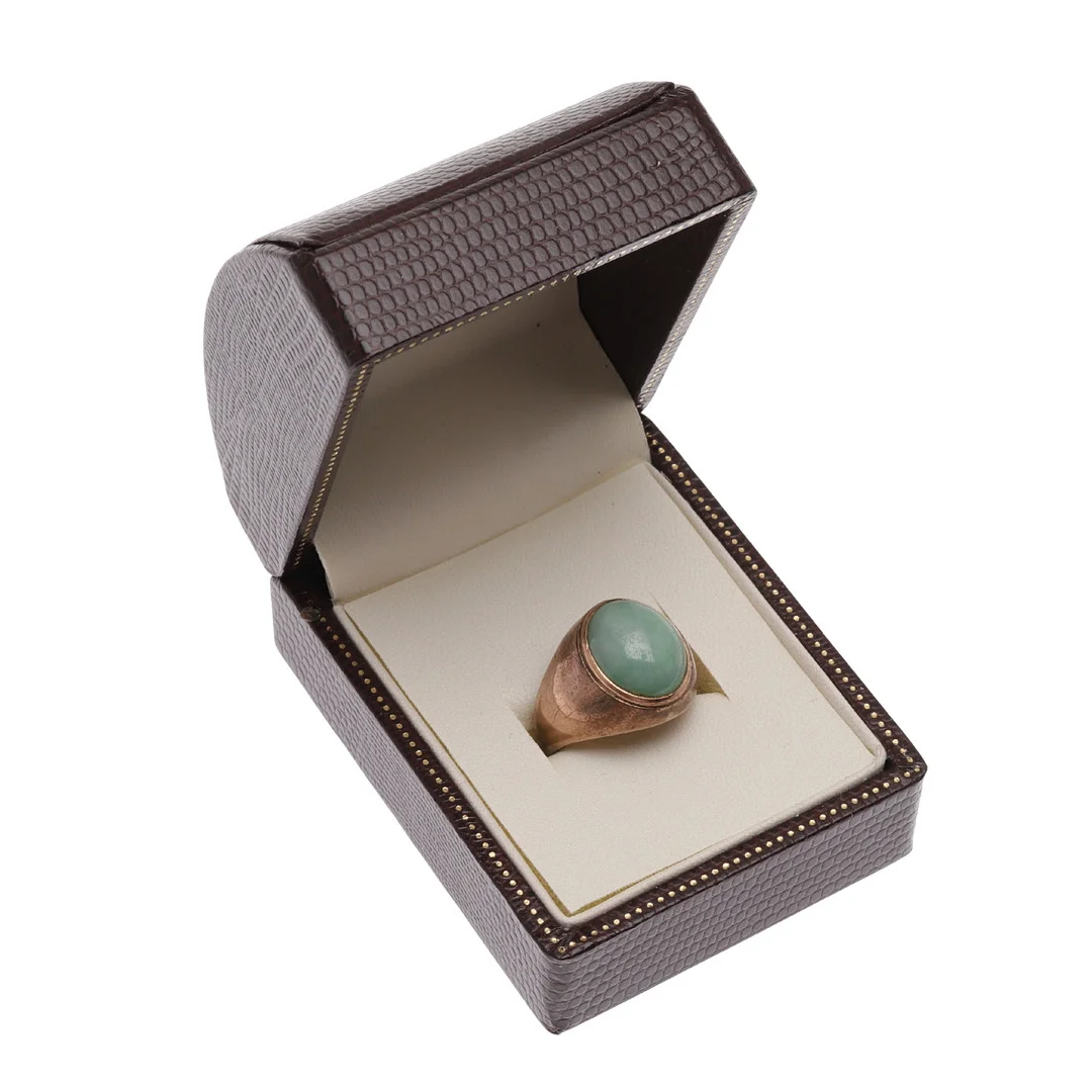 A 14CT GOLD AND JADE RING. — Rings — Lawrences Auctioneers