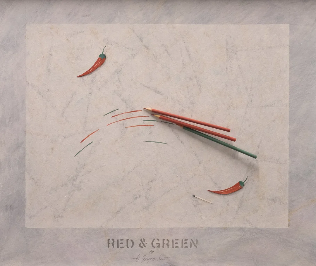WERNER GREGORI. BLANDTEKNIK, "RED & GREEN", KOMPOSITION MED PENNOR, CHILLIPEPPAR OCH TÄNDSTICKA. — Engravings & Prints — Björnssons Auktionskammare
