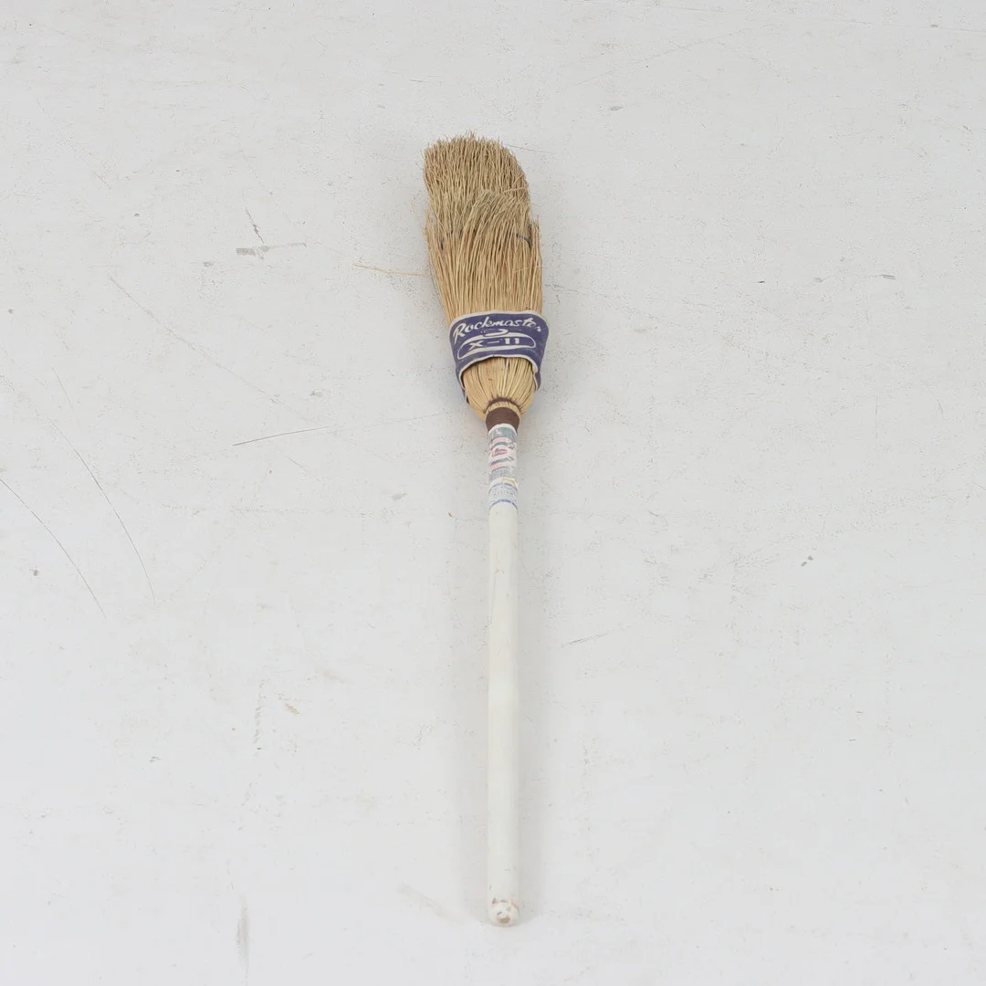 CURLINGKVAST/CURLINGSOP, trä, halm. Rockmaster. Kanada. 1960/70-tal. — Miscellaneous — Stadsauktion Sundsvall