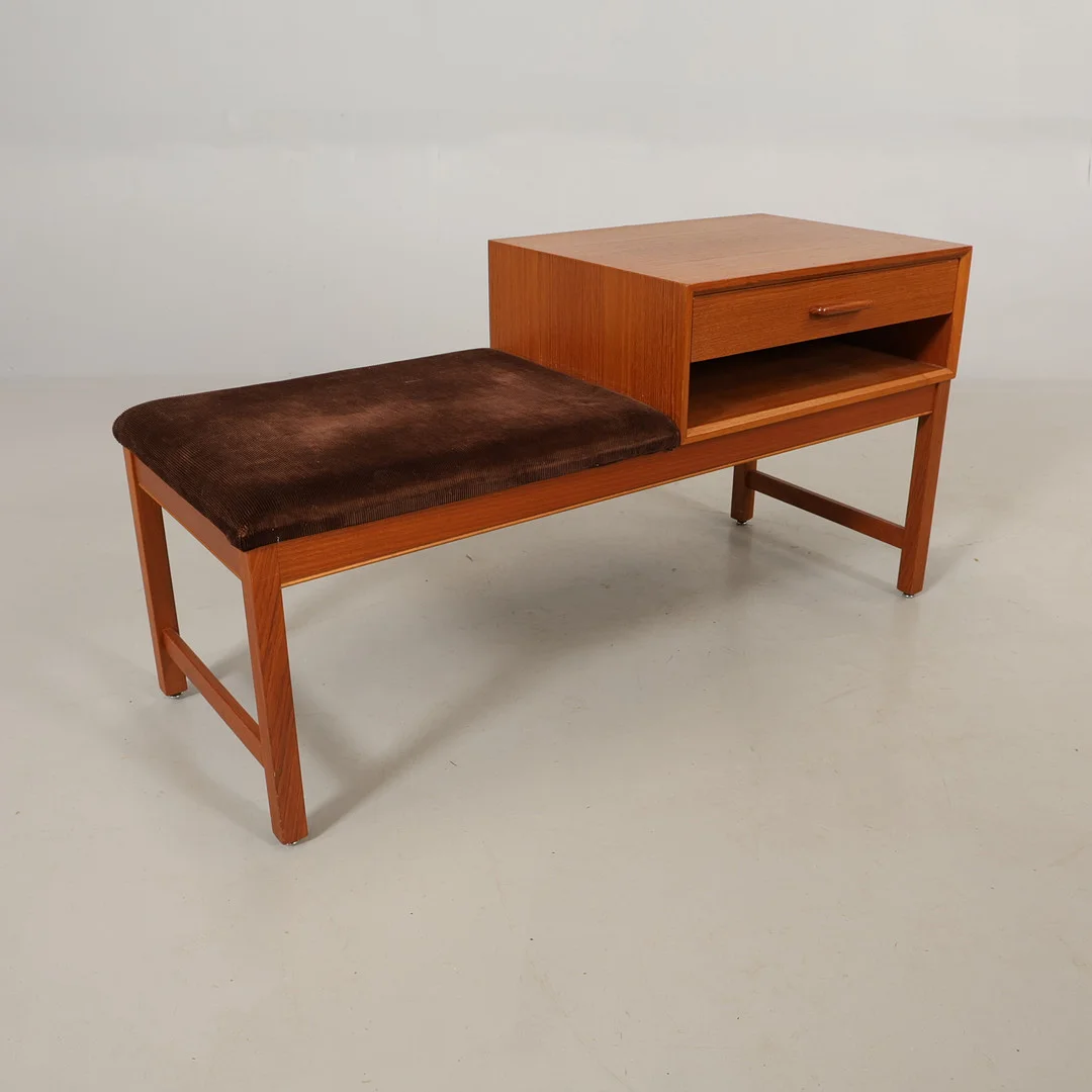 HALLMÖBEL teak 1900-talets mitt. — Other — Höörs Auktionshall