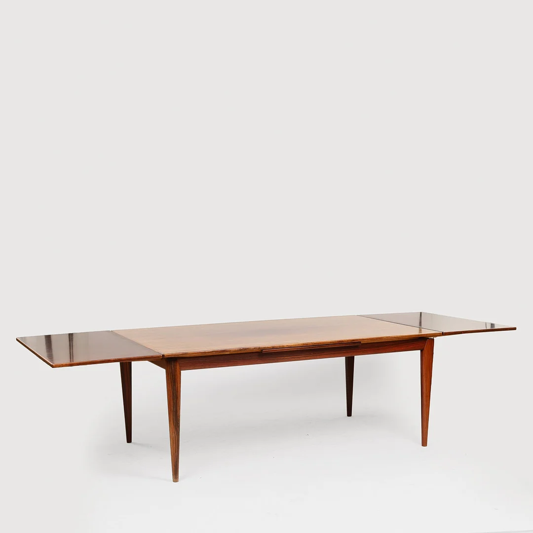 NIELS OTTO MØLLER. Rektangulært spisebord af palisander. Udført hos J.L. Møller, Højbjerg, model '12'. Danmark, 1960'erne. — Dining tables — Palsgaard Kunstauktioner
