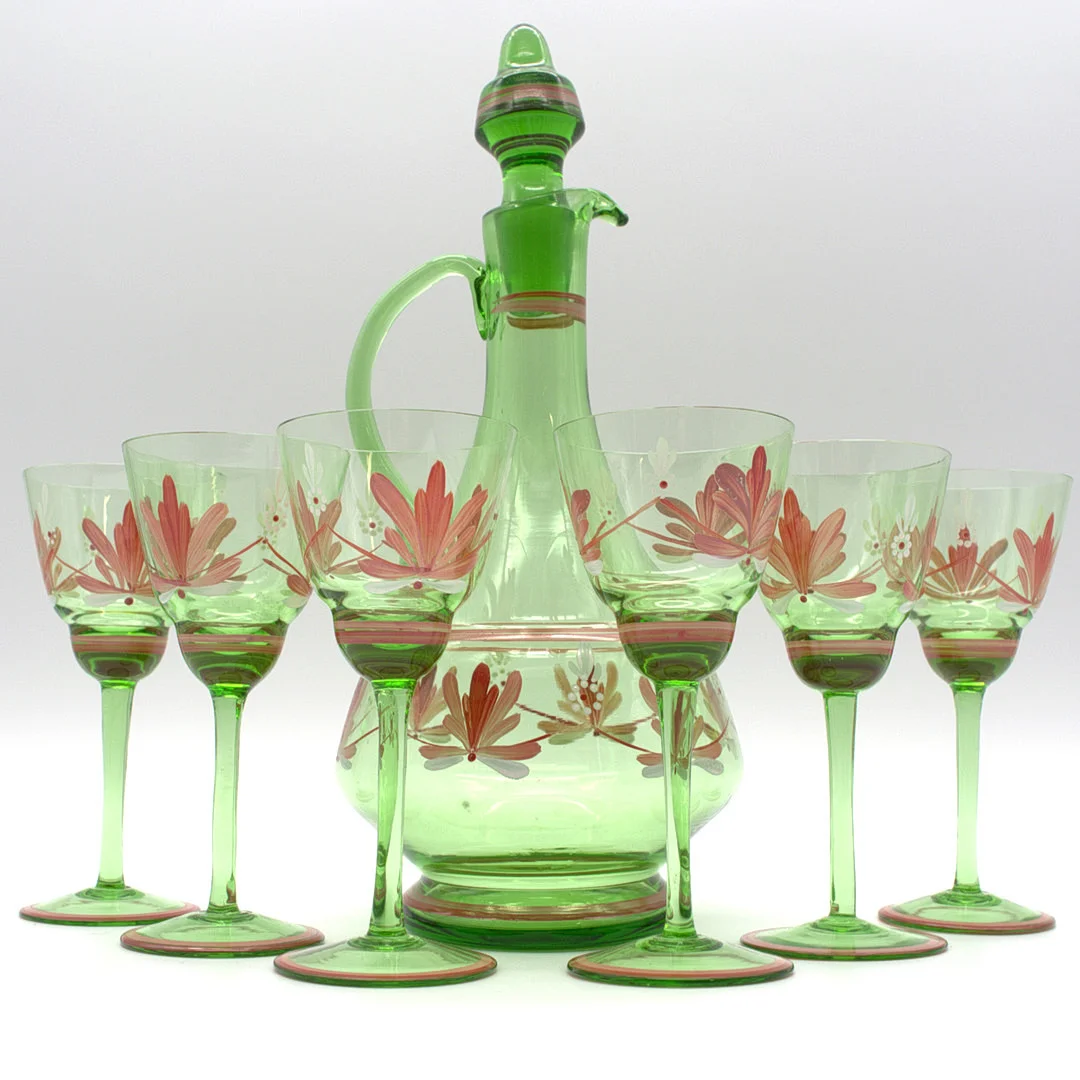 SET AUS SECHS ANTIKEN, BÖHMISCHEN GLÄSERN SOWIE KARAFFE, HANDBEMALT. — Art glass — Kunst- und Auktionshaus Kleinhenz