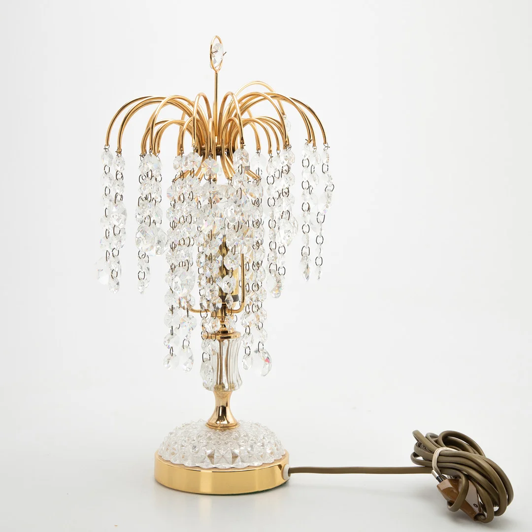 Tischlampe mit Kristallglas-Behang, wohl Palwa, 1980-1990er Jahre. — Table Lamps — Stockholms Auktionsverk Hamburg