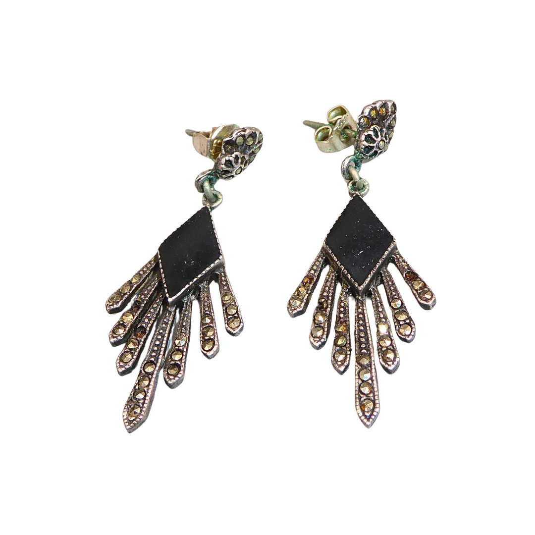 925ER SILBEROHRSTECKER MIT ONYX UND MARKASITBESATZ. — Earrings — Auktionshaus Stuber's Hammerschlag