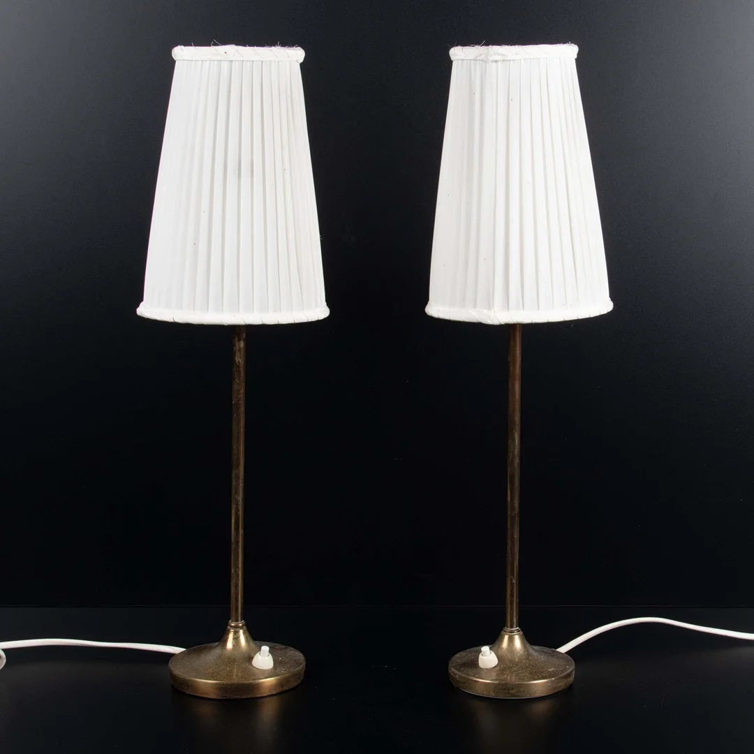 Arvid Böhlmarks Lampfabrik, bordslampor modell 15711, ett par. — Table Lamps — Laholms Auktionskammare