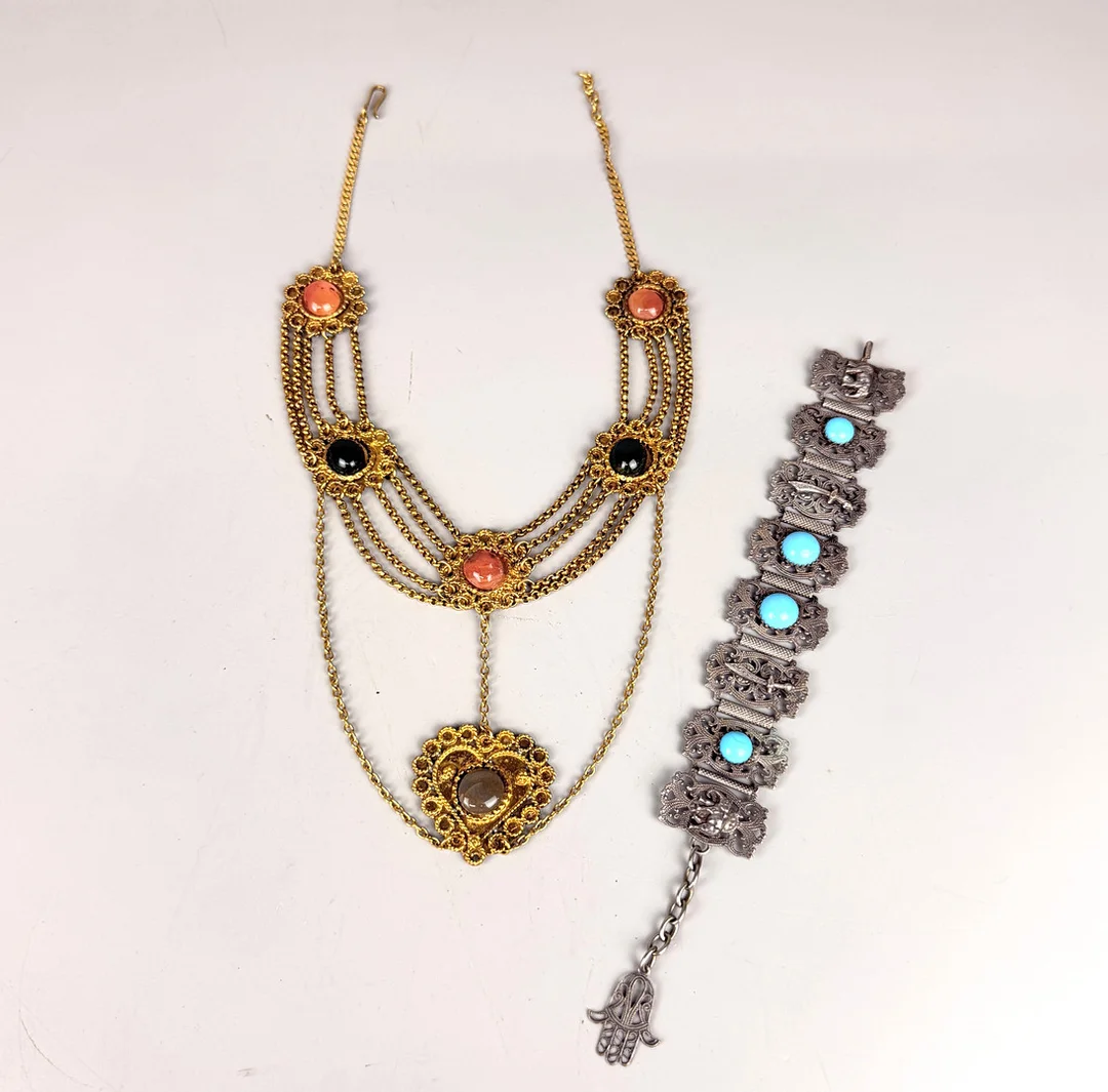 EGYPTIAN STYLE NECKLACE & BRACELET. — Necklace — Chalkwell Auctions