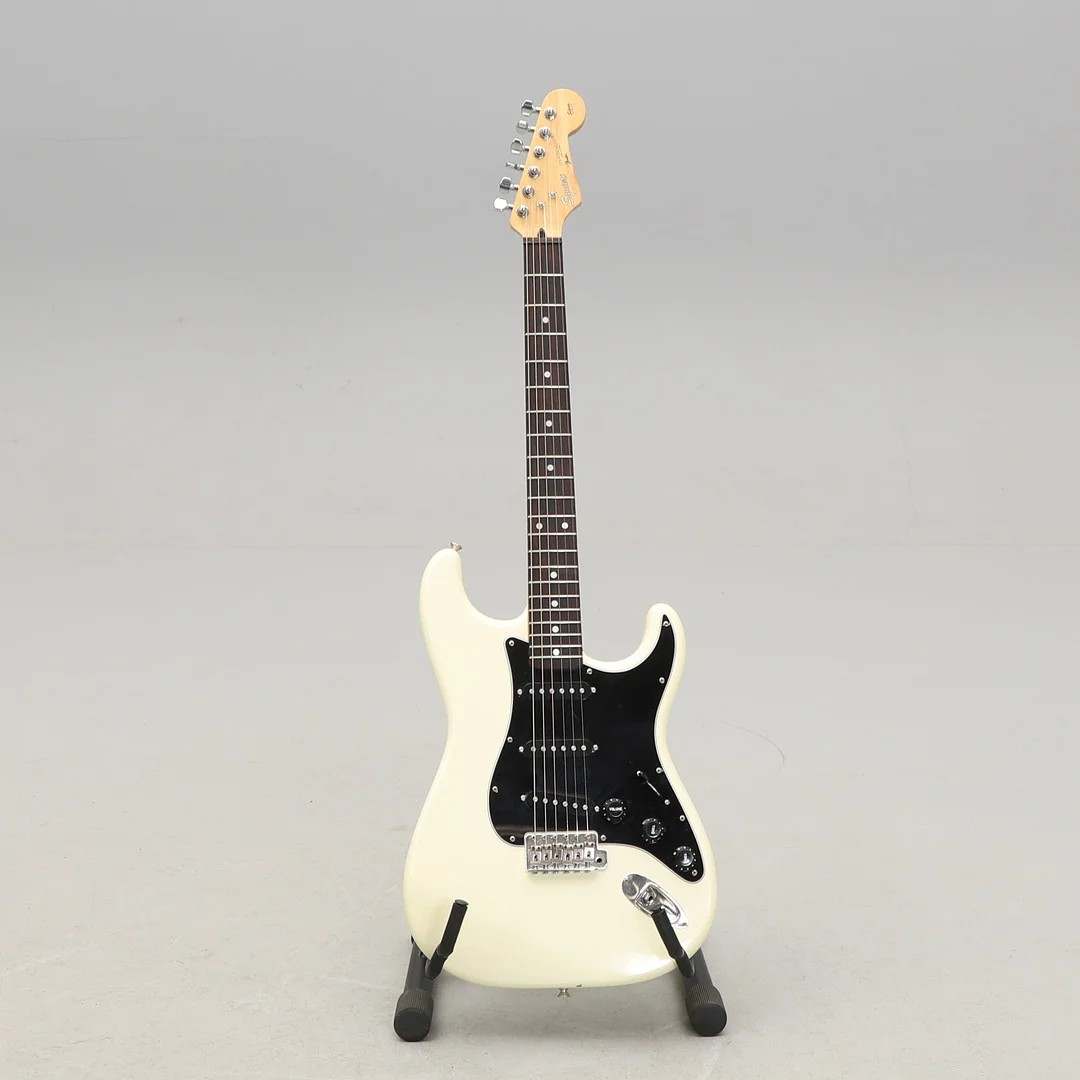 ELGITARR, Squier Stratocaster Silver Series, Japan 1995-96. — Musical instruments — Crafoord Auktioner Malmö