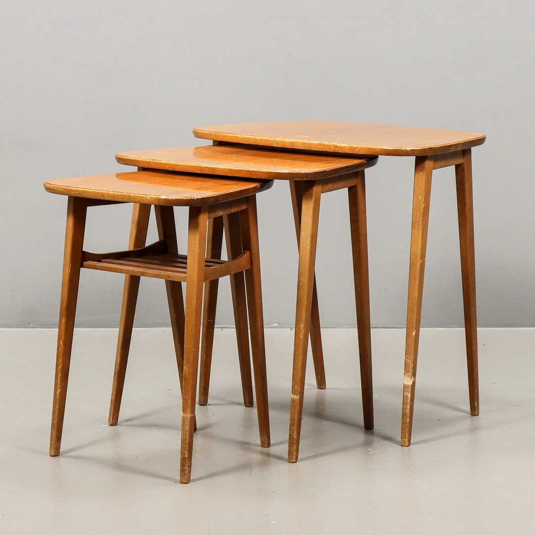 SATSBORD 3 delar, Mahogny, 1950-tal. — Tables — Karlstad Hammarö Auktionsverk