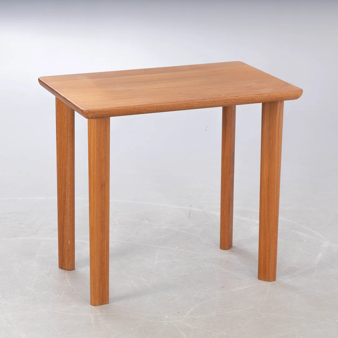 Niels Bach, Beistelltisch aus Teak. — Coffee Tables — Stockholms Auktionsverk Hamburg