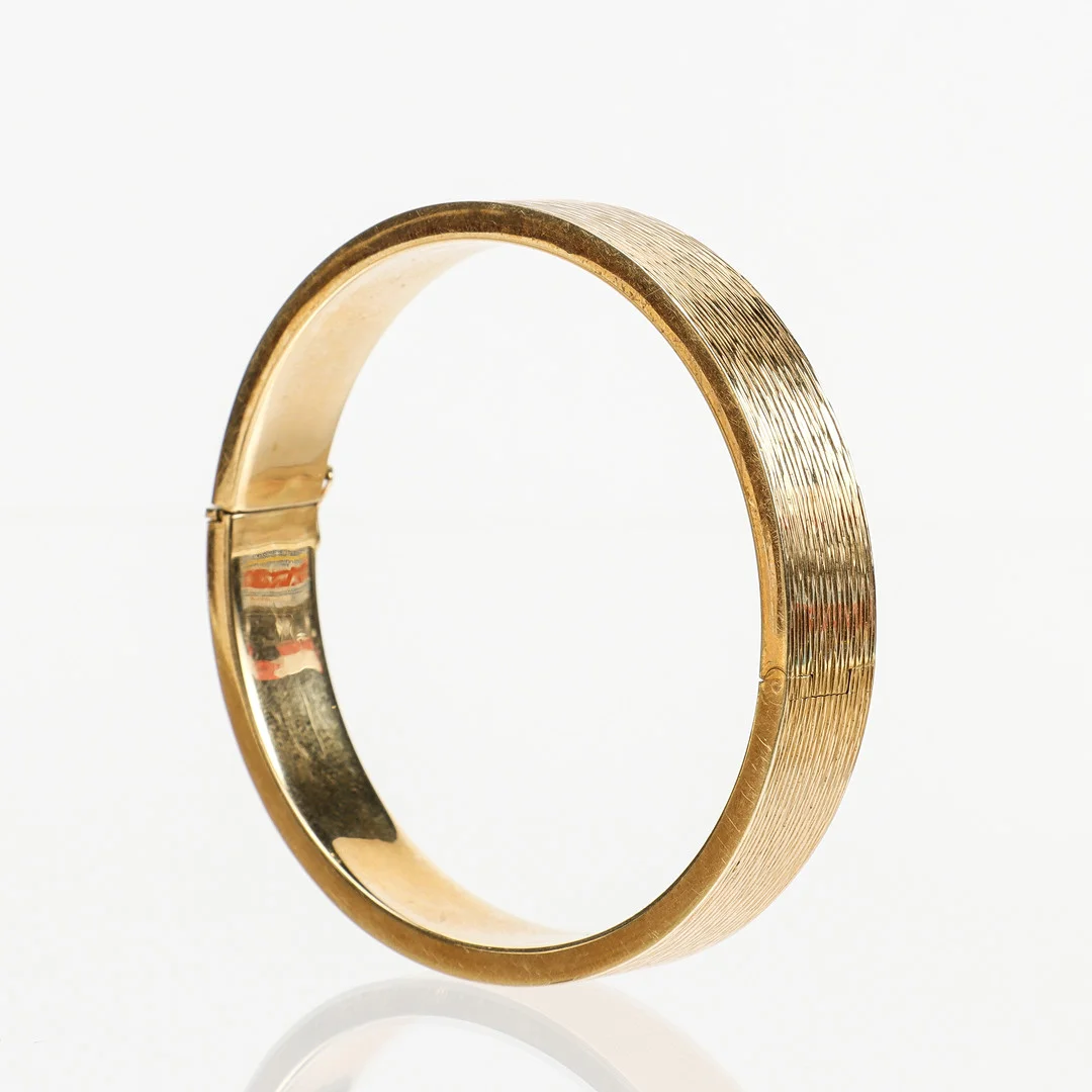 OVE FOGH PEDERSEN, armring, 14k guld, Danmark. — Bracelets — Karlstad Hammarö Auktionsverk