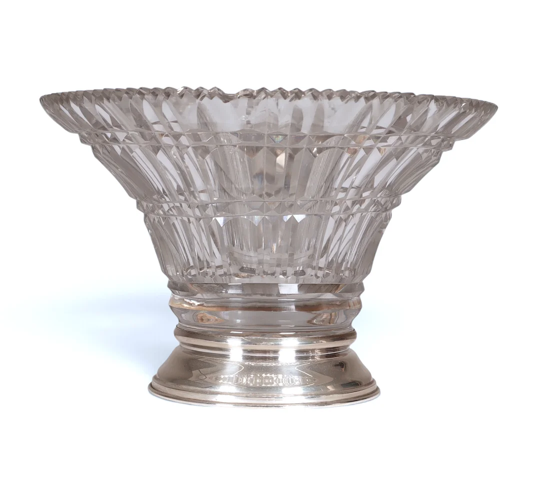 Frutero en cristal tallado con base en plata, de mediados del siglo XX. — Other — Barcelona Auctions