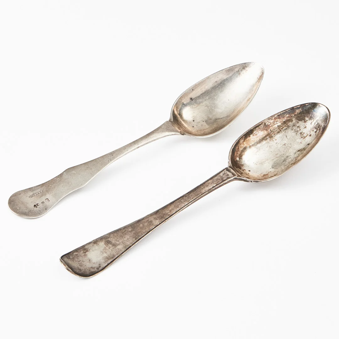 MATSKEDAR, 2 st, silver, Wilhelm Smedberg, Karlstad 1794, svensk rund samt Fredrik Sjöberg, Stockholm 1807, fiolmodell. — Silver — Stockholms Auktionsverk Magasin 5
