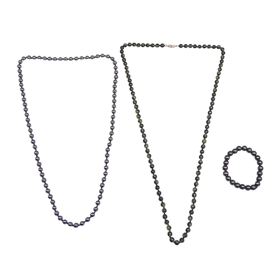 SCHMUCKKONVOLUT MIT PERLENKETTEN UND -ARMBAND, HÄMATIT. — Jewellery — Auktionshaus Stuber's Hammerschlag