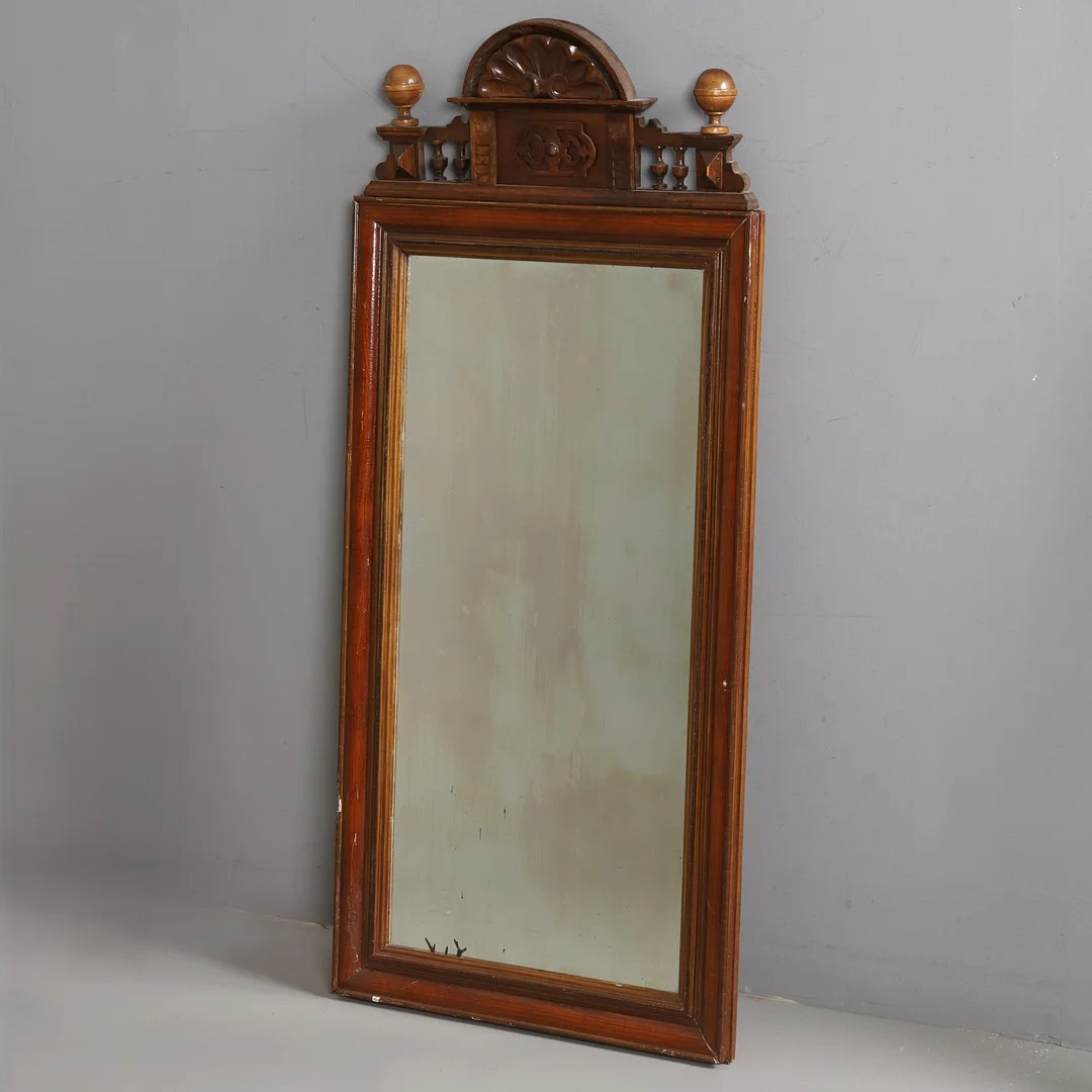 SPEGEL. Nyrenässans, omkring 1900-tal. — Mirrors — Örebro Stadsauktioner