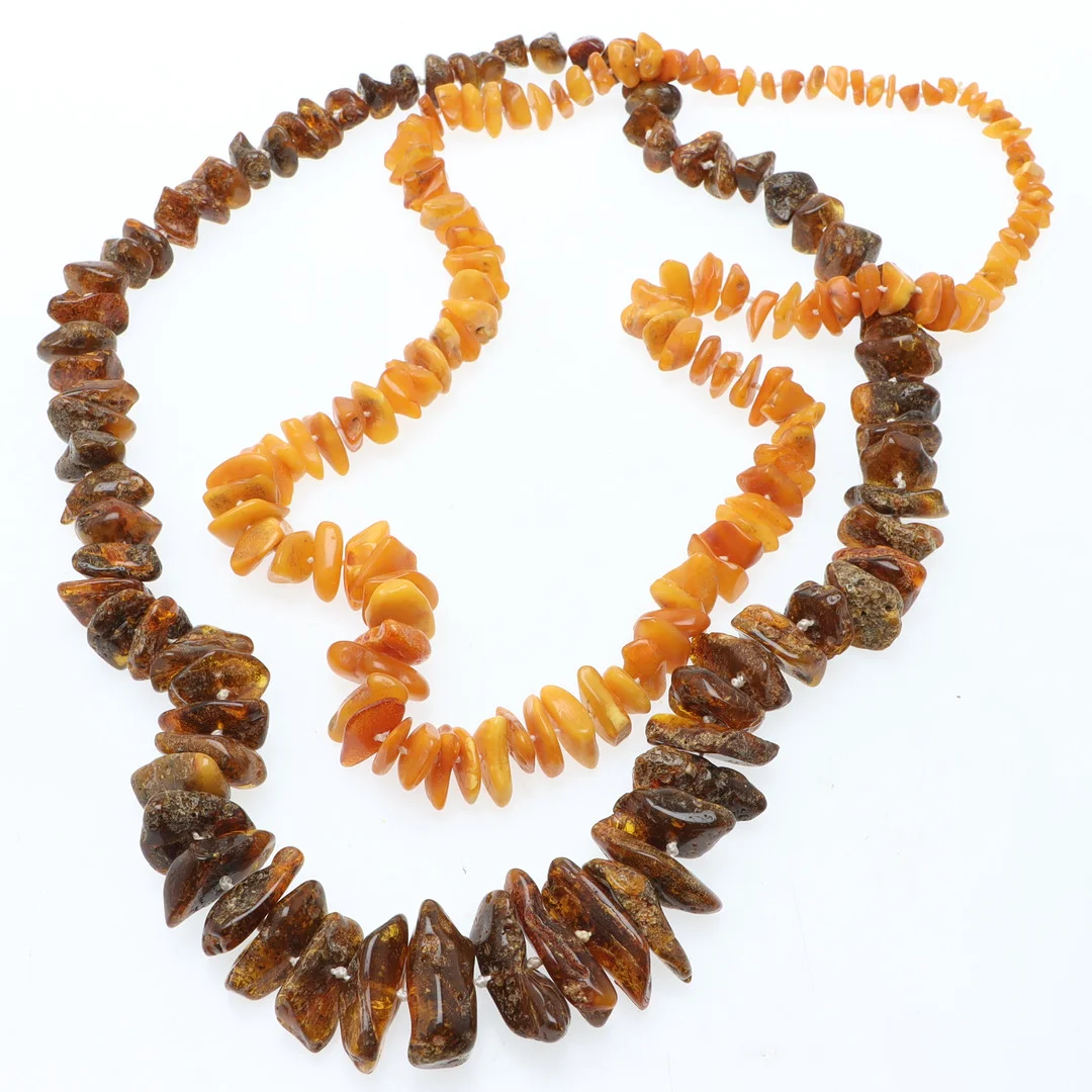 COLLIER, 2 st, doserad bärnsten. — Necklace — Ekenbergs Auktioner