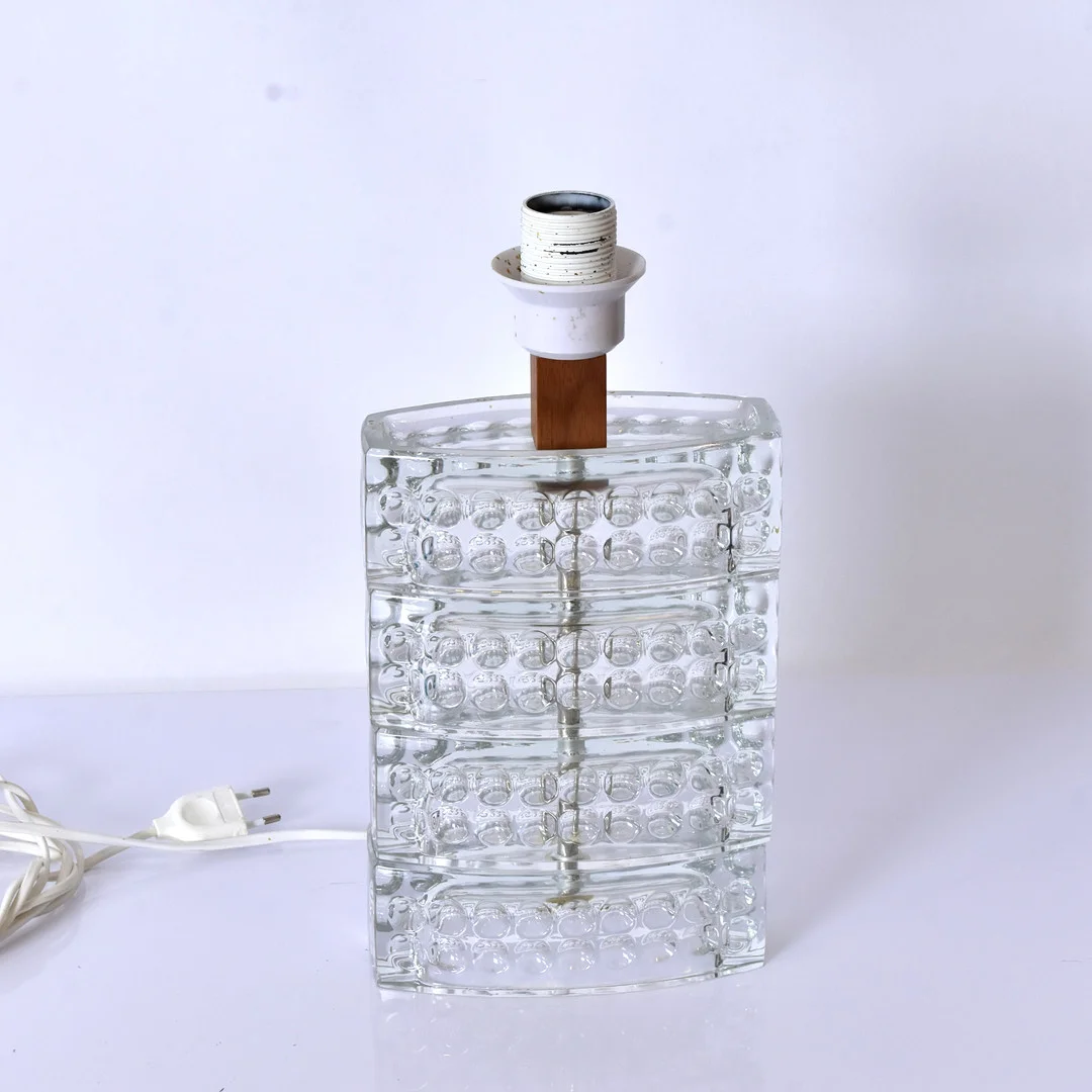 BORDSLAMPA, teak/glas, 1960/70-tal. — Table Lamps — Halmstads Auktionskammare