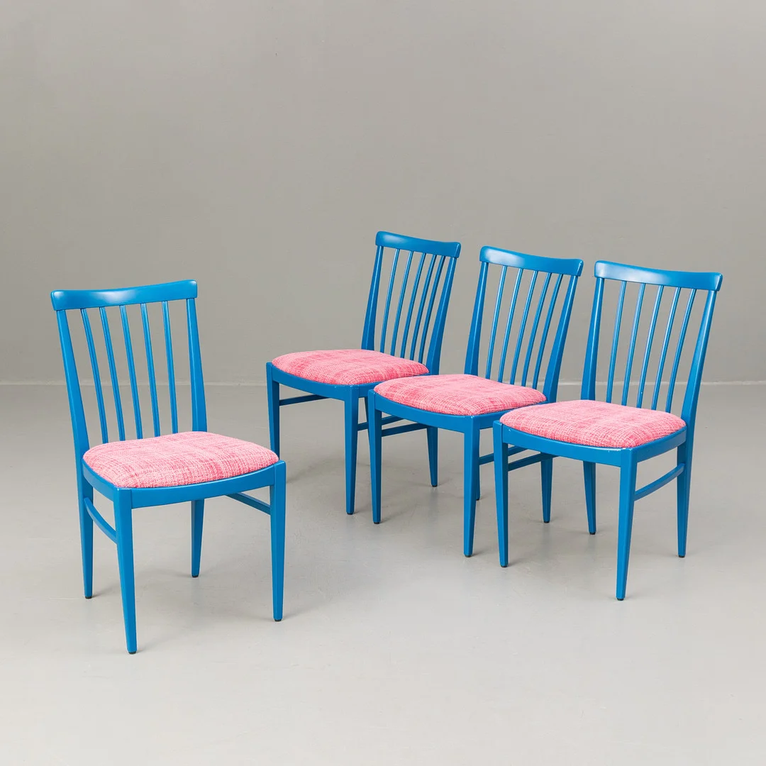 CARL MALMSTEN. stolar, 4 st, lackerade, "Herrgården", 1900-talets andra hälft. — Armchairs & Chairs — Garpenhus Auktioner