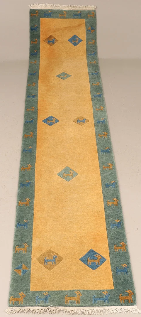 MATTA, gallerimodell, Gabbeh, cirka 83 x 385 cm. — European Carpets & Textiles — RA Auktionsverket Norrköping