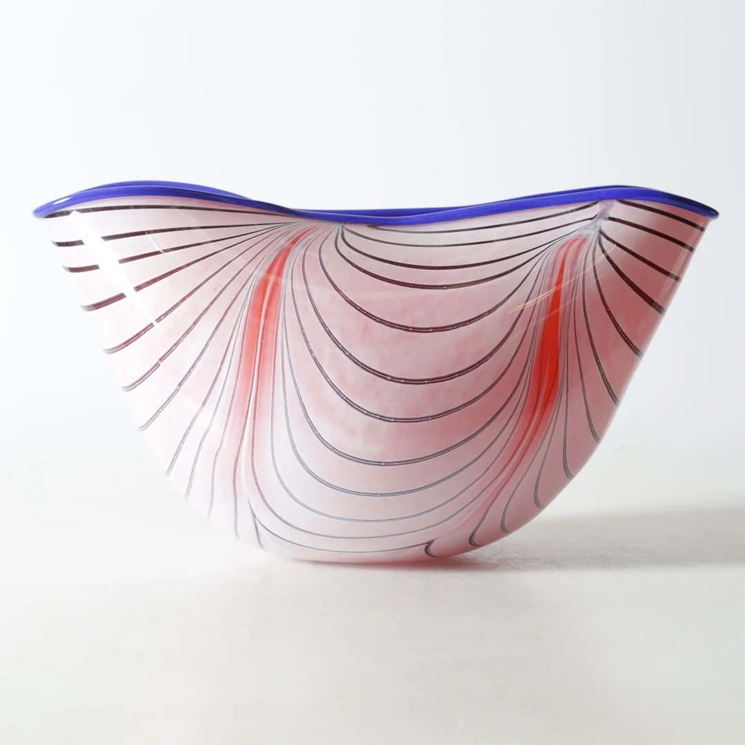 CATTI ÅSELIUS LIDBECK. Skulptur form av snäcka, Johansfors, collection, signerad. — Art glass — Gomér & Andersson Nyköping